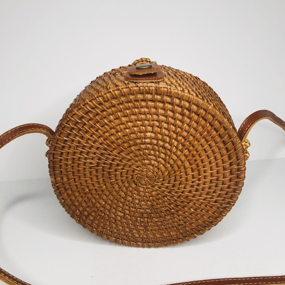 8" Round Woven Rattan Canteen Crossbody Bag Purse‎ Tropical Lined Snap Closure